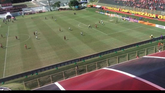Imagem  Vitória perde para a Chapecoense e chega ao terceiro jogo sem vencer 