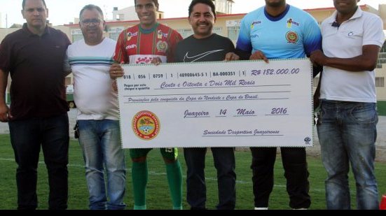 Imagem Jogadores da Juazeirense recebem premiação pelo desempenho no primeiro semestre