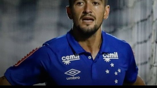 Imagem Cruzeiro vence Ponte Preta e deixa Vitória mais próximo da zona de rebaixamento
