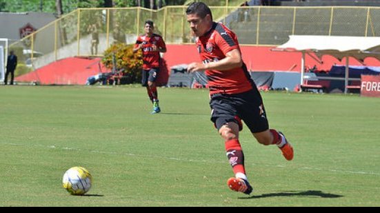 Imagem Vitória sai atrás, vira sobre o Sport, mas recebe vaias da torcida