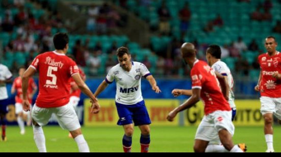 Imagem Com atuação ruim, Bahia perde para o Vila Nova sob protestos da torcida
