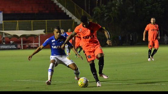 Imagem Agora com um a mais, Vitória não repete boa atuação e perde para o Cruzeiro