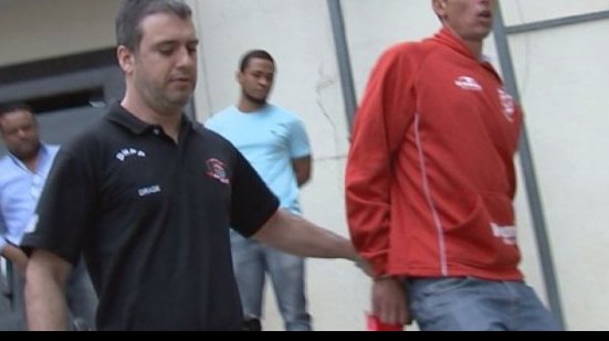 Imagem  Ex-goleiro é preso em operação que investiga fraudes em jogos de futebol