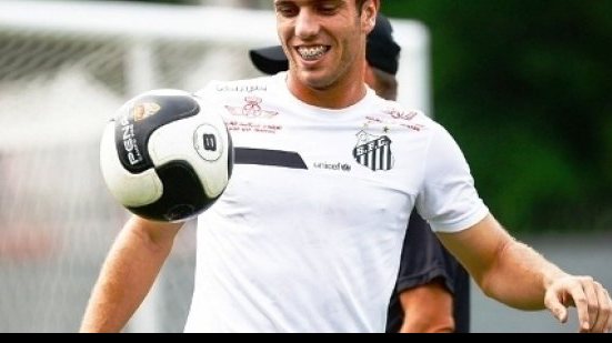 Imagem Vitória anuncia contratação de meia que fez golaço contra o Bahia em 2016