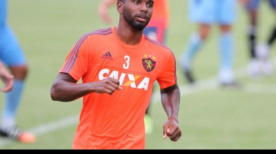 Imagem Bahia negocia contratação de volante encostado no Sport