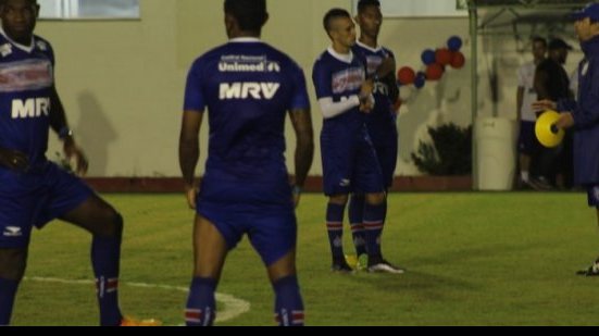 Imagem Bahia treina até a noite para não dar mais vexame na Série B
