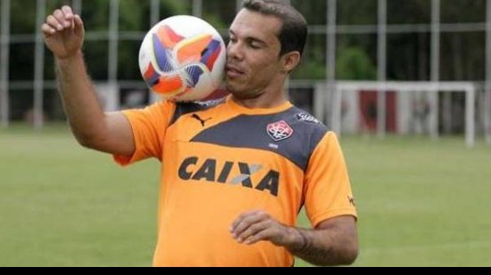 Imagem   Vitória tenta a rescisão de contrato com o meia Leandro Domingues
