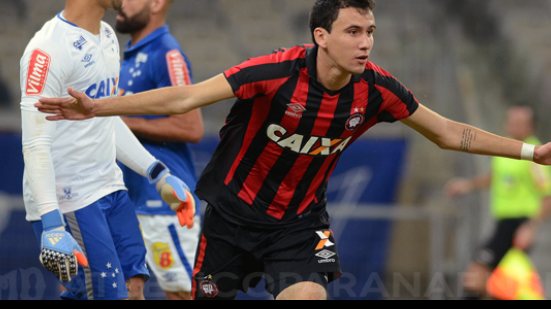 Imagem Adversário do Vitória goleia o Cruzeiro em pleno Mineirão e entra no G4