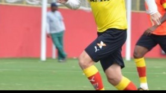 Imagem Zagueiro pode desfalcar o Vitória contra o Atlético-PR
