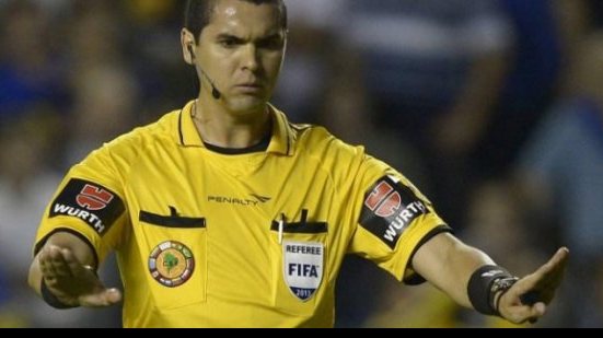 Imagem  Árbitro Fifa comanda Sampaio Corrêa e Bahia