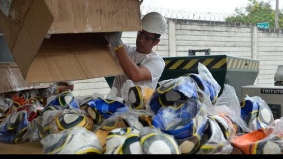 Imagem Receita Federal destrói material esportivo falsificado