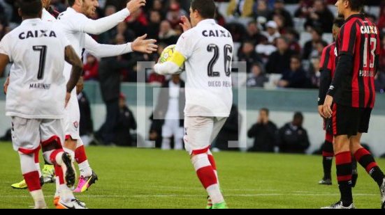 Imagem Vitória sai atrás, mas empata com o Atlético (PR) na Arena da Baixada
