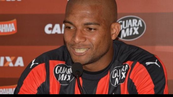 Imagem Fora dos planos do Vitória, lateral se aproxima de acerto com clube da Série B