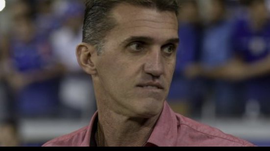 Imagem Mancini lamenta eliminação após ver Vitória sair atrás do placar novamente
