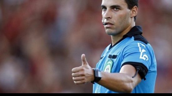 Imagem Árbitro paranaense comanda Vitória x Santos