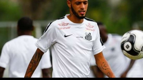Imagem Santos oferece Paulinho ao Bahia para negociar com Luisinho