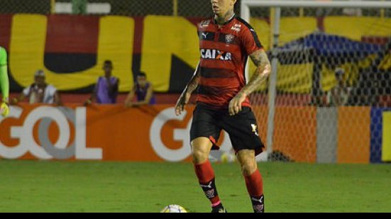 Imagem Vitória garante permanência de Victor Ramos após desabafo