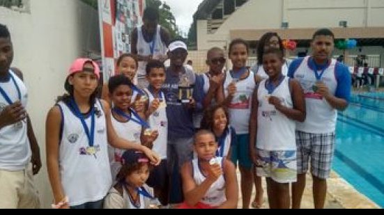 Imagem Alunos de projeto social baiano sobem ao pódio no Festival de Natação