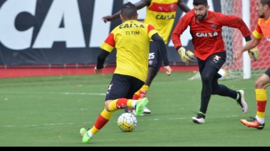 Imagem Mancini testa Cárdenas de titular no Vitória