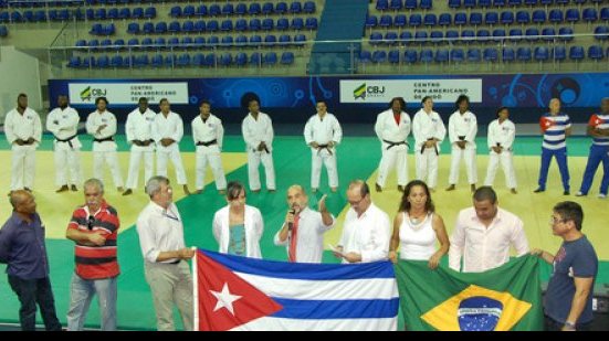 Imagem Atletas de Cuba fazem apresentação para estudantes da Bahia