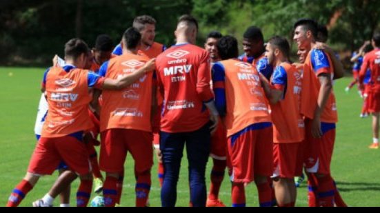 Imagem Com retorno de Yuri, Guto Ferreira define lista que enfrenta o Bragantino
