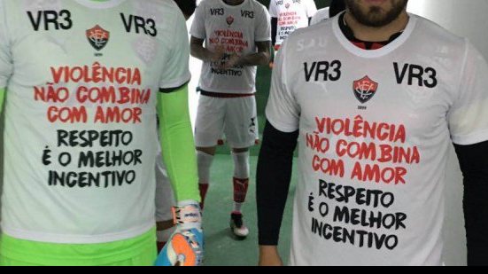 Imagem Após agressão, Vitória faz homenagem a Victor Ramos 
