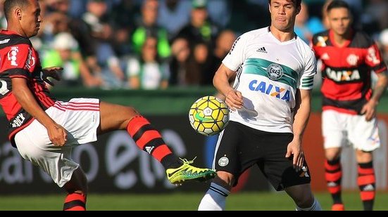 Imagem Adversários na briga contra rebaixamento tropeçam e Vitória se mantém fora do Z4