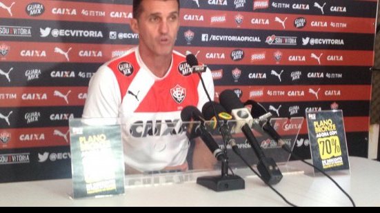 Imagem Mancini se diz incomodado com a defesa e confirma Cárdenas titular