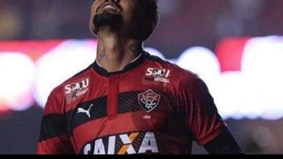 Imagem Kieza faz desabafo após marcar em triunfo do Vitória diante do Coritiba