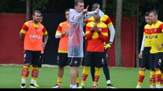 Imagem Vitória faz trabalho tático de olho no Palmeiras