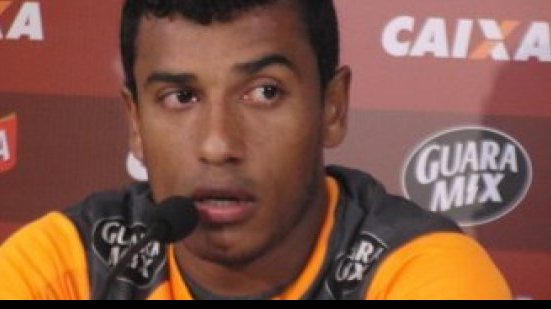 Imagem Vitória contrata lateral que mandou embora no início do ano