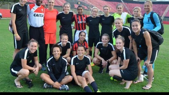 Imagem Seleção Feminina da Nova Zelândia treina no Barradão e técnico elogia estádio