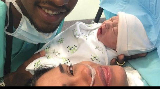 Imagem Talisca comemora nascimento da filha e deve pintar no futebol inglês