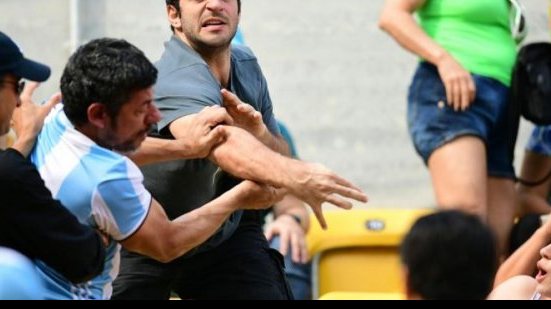 Imagem Briga entre torcedores causa tumulto em partida de tênis nos jogos do Rio