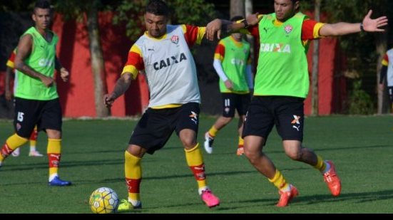 Imagem Sem Victor Ramos, Vitória treina de olho no Santa