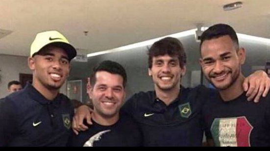 Imagem Zagueiro do Bahia visita Seleção Brasileira antes de confronto decisivo
