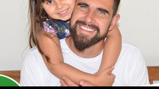 Imagem Goleiro do Vitória participa de campanha do dia dos pais 