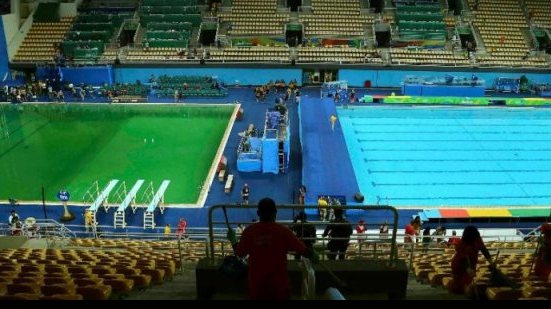 Imagem Alemães debocham de água verde da piscina do Parque Olímpico; local foi fechado
