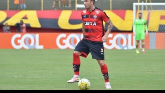 Imagem Volante do Vitória lamenta facilidade dos adversários em lance de gols