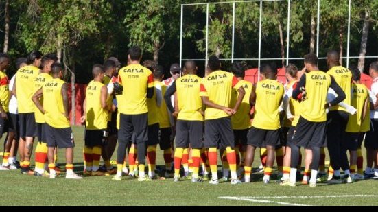 Imagem Após empate com gosto de derrota, Vitória se reapresenta na terça-feira