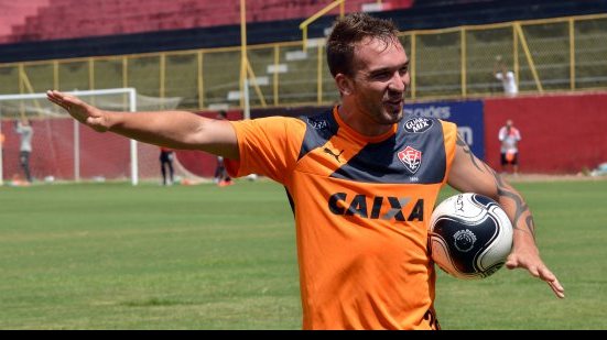 Imagem Volante do Vitória ficou decepcionado com gols sofridos contra o Santa Cruz