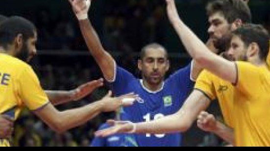 Imagem Brasil vence a França no vôlei masculino e avança para as quartas de final