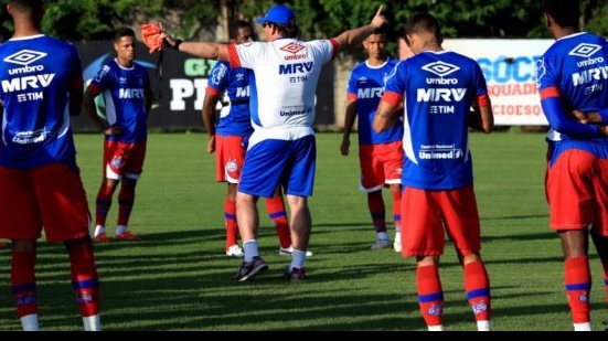 Imagem Bahia encara o Atlético-GO precisando do triunfo para sonhar com o G4