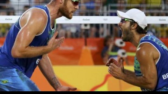 Imagem Alison e Bruno vencem holandeses e levam Brasil à decisão do vôlei de praia