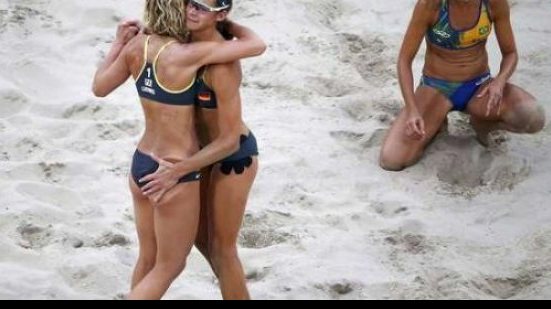 Imagem Larissa e Talita perdem para alemãs e vão disputar bronze no vôlei de praia