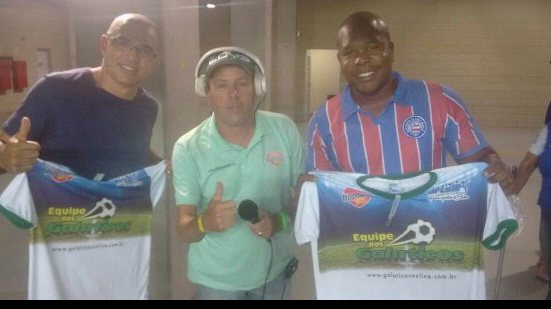 Imagem Equipe dos Galáticos presenteia ouvintes na Fonte Nova