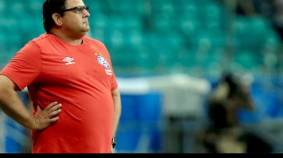 Imagem Guto vê jogadores "no caminho certo" e pede carinho aos torcedores