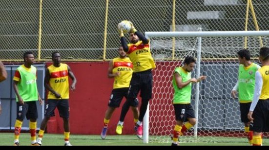 Imagem Sem expectativa de reforços, Vitória treina para duelo contra o Corinthians