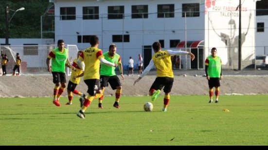 Imagem Com Dagoberto fora e Kanu como duvida, Leão se prepara para pegar o Corinthians