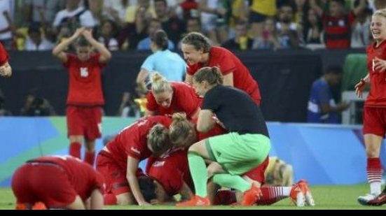 Imagem Alemanha vence Suécia e leva ouro do futebol feminino pela primeira vez